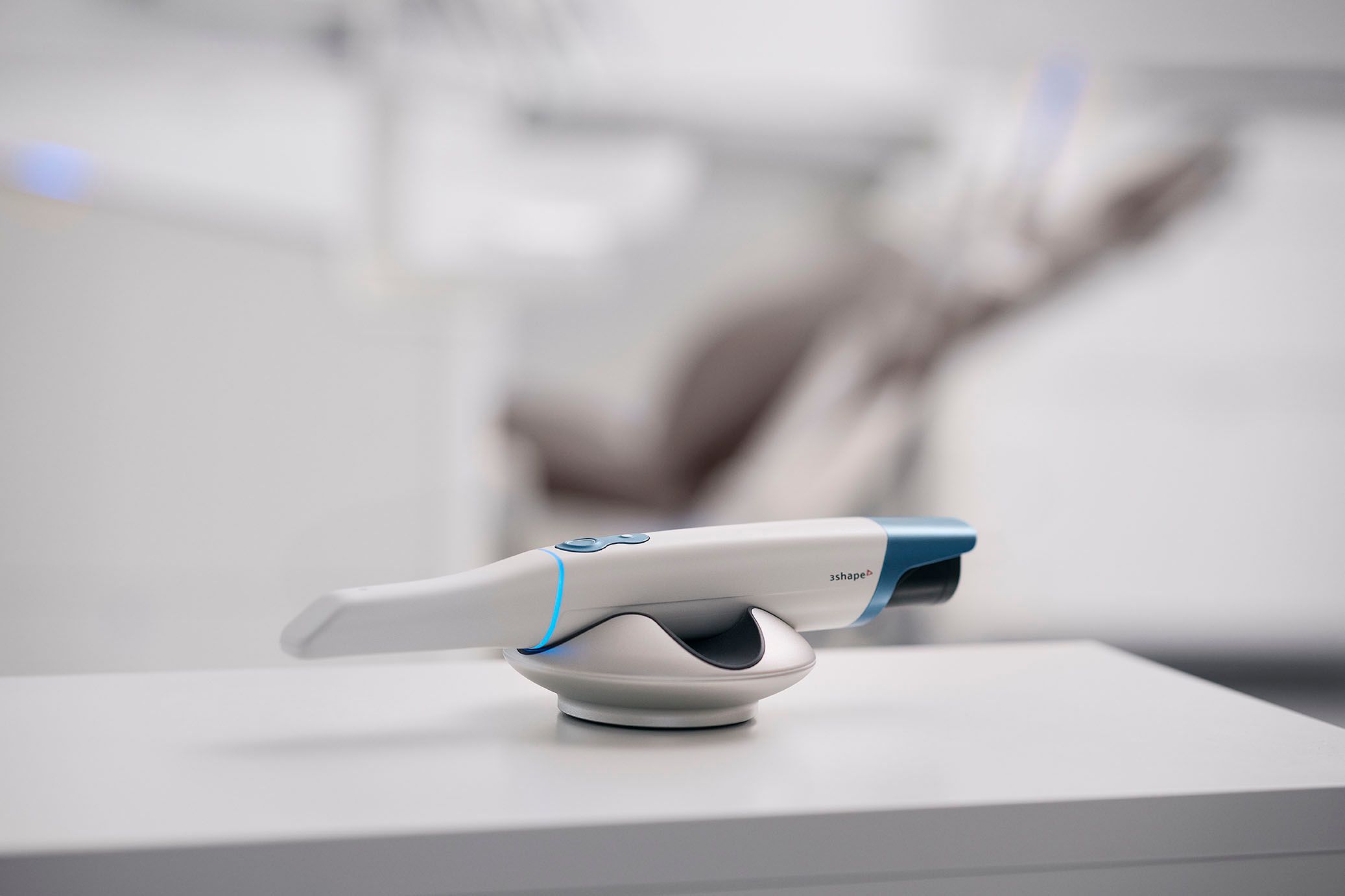 TRIOS 6_Lifetyle Photos_Product_Scanner close up in pod_Low Res_2025.jpg